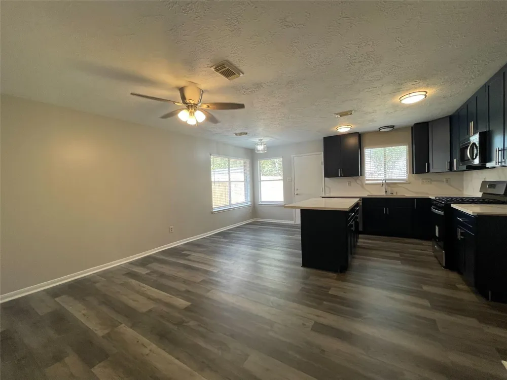 15631 Pilgrim Hall Drive Friendswood, TX 77546