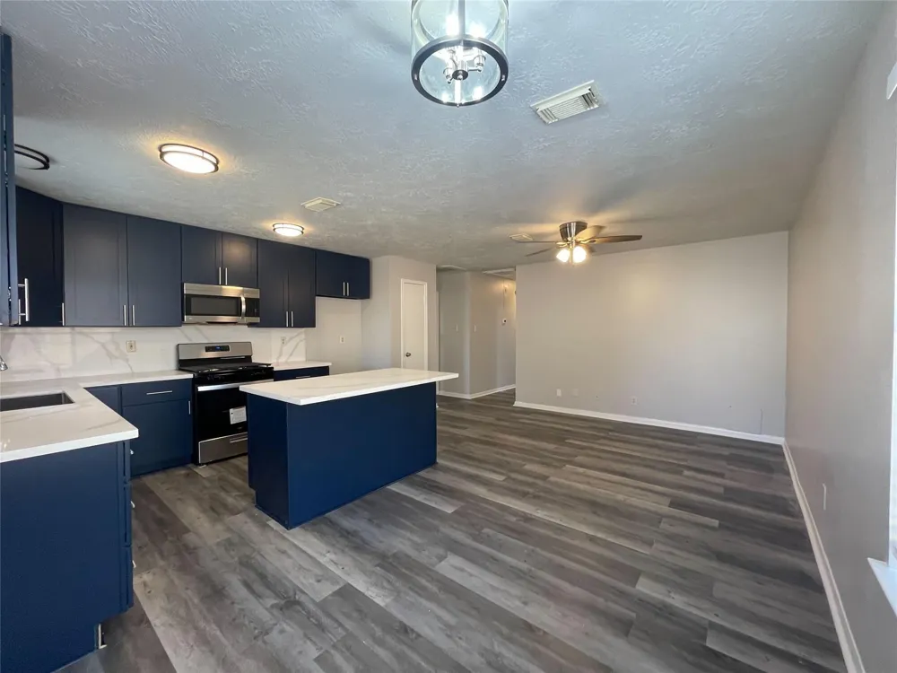 15631 Pilgrim Hall Drive Friendswood, TX 77546