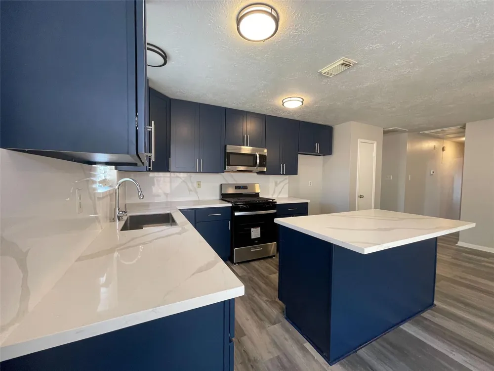 15631 Pilgrim Hall Drive Friendswood, TX 77546