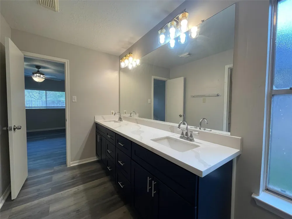 15631 Pilgrim Hall Drive Friendswood, TX 77546