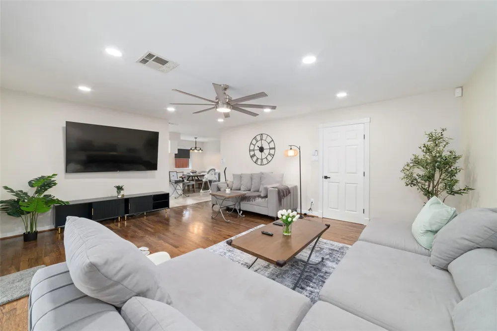 5727 Capello Dr Houston, TX 77035