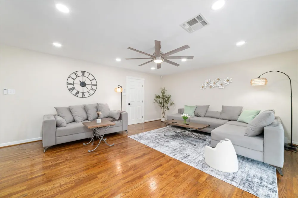 5727 Capello Dr Houston, TX 77035