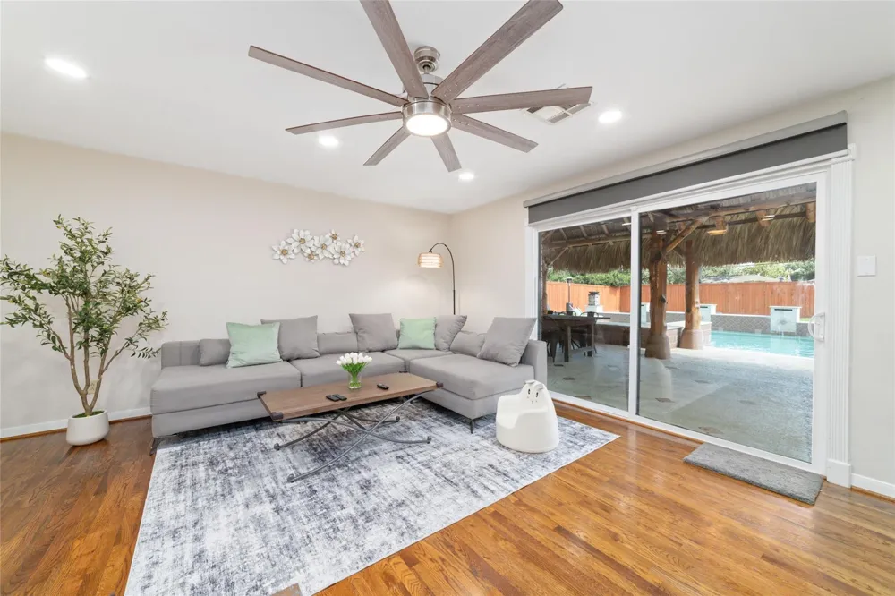 5727 Capello Dr Houston, TX 77035