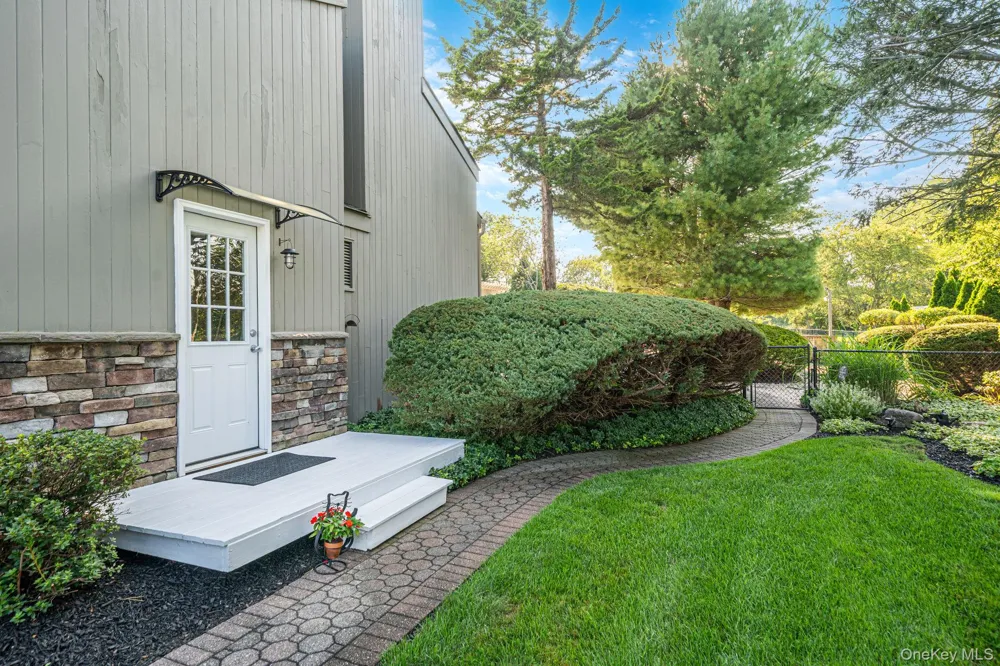 16 Jesse Way Mount Sinai, NY 11766