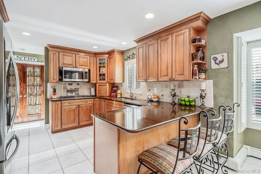 16 Jesse Way Mount Sinai, NY 11766