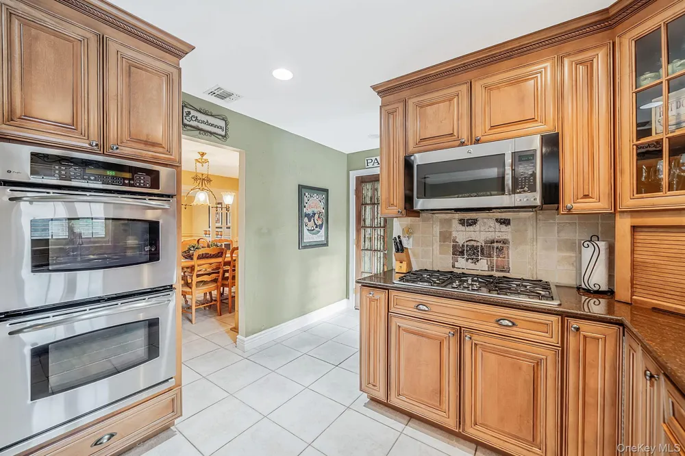16 Jesse Way Mount Sinai, NY 11766
