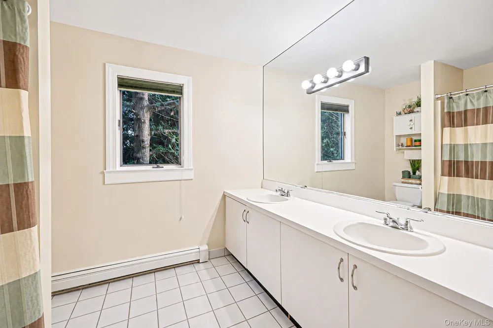 16 Jesse Way Mount Sinai, NY 11766