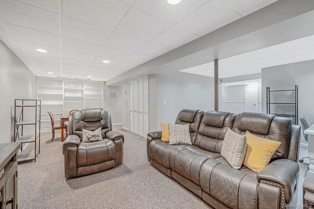 16 Jesse Way Mount Sinai, NY 11766