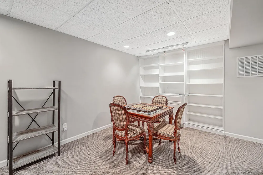 16 Jesse Way Mount Sinai, NY 11766