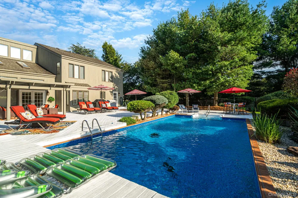 16 Jesse Way Mount Sinai, NY 11766