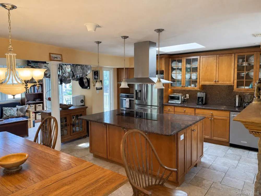 5 Cherrywood Drive East Northport, NY 11731