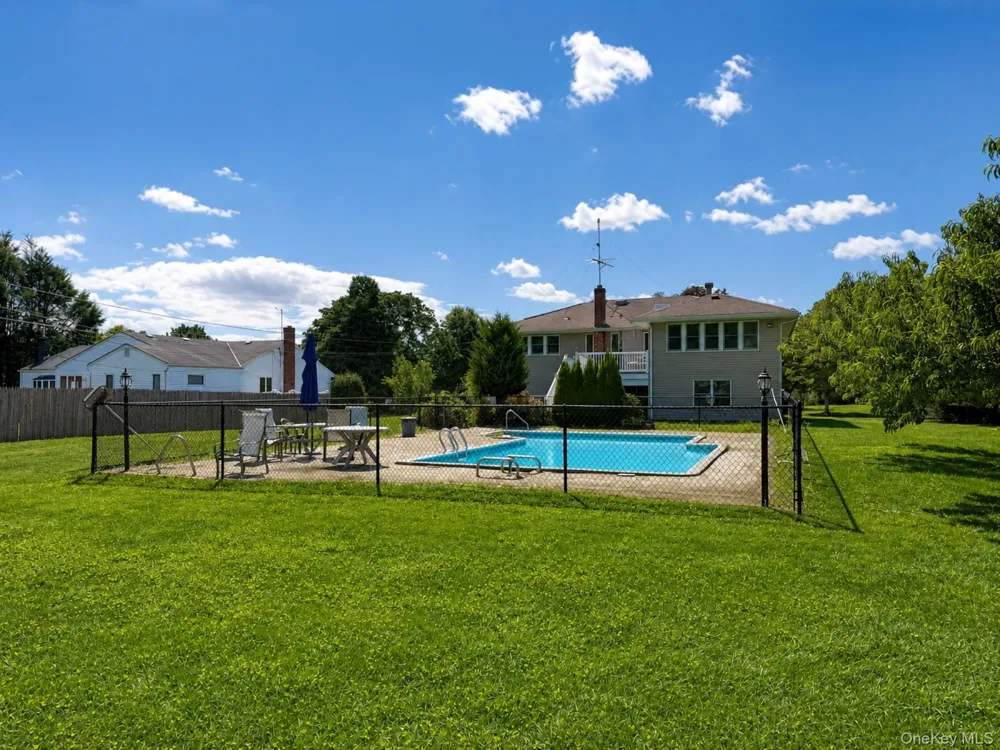 5 Cherrywood Drive East Northport, NY 11731