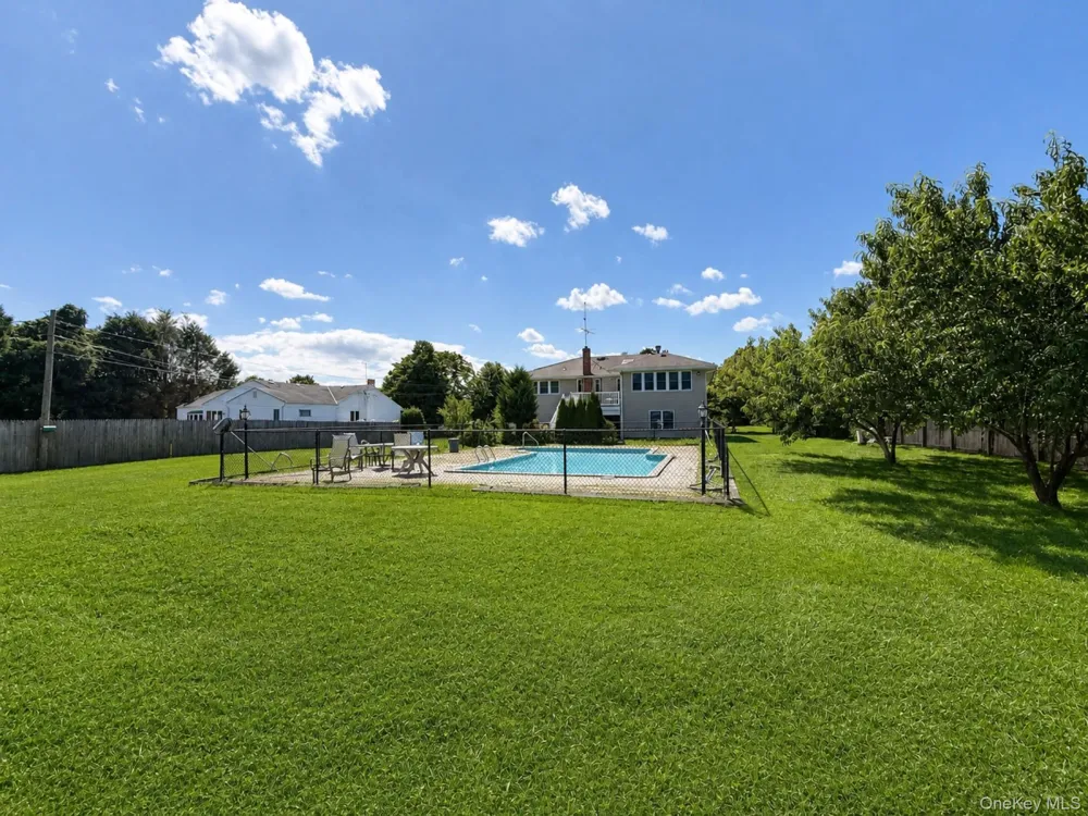 5 Cherrywood Drive East Northport, NY 11731