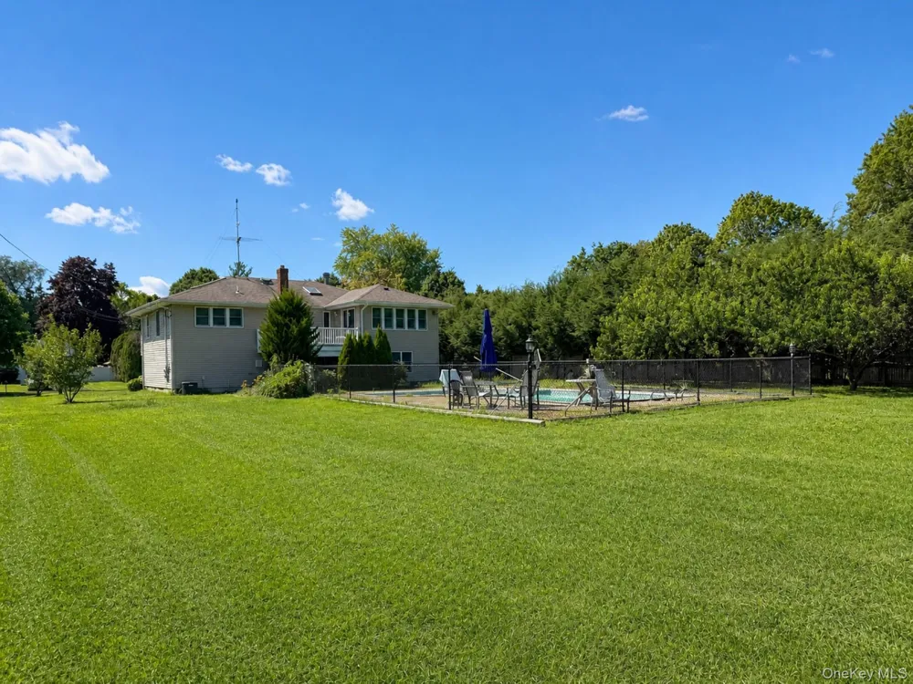 5 Cherrywood Drive East Northport, NY 11731