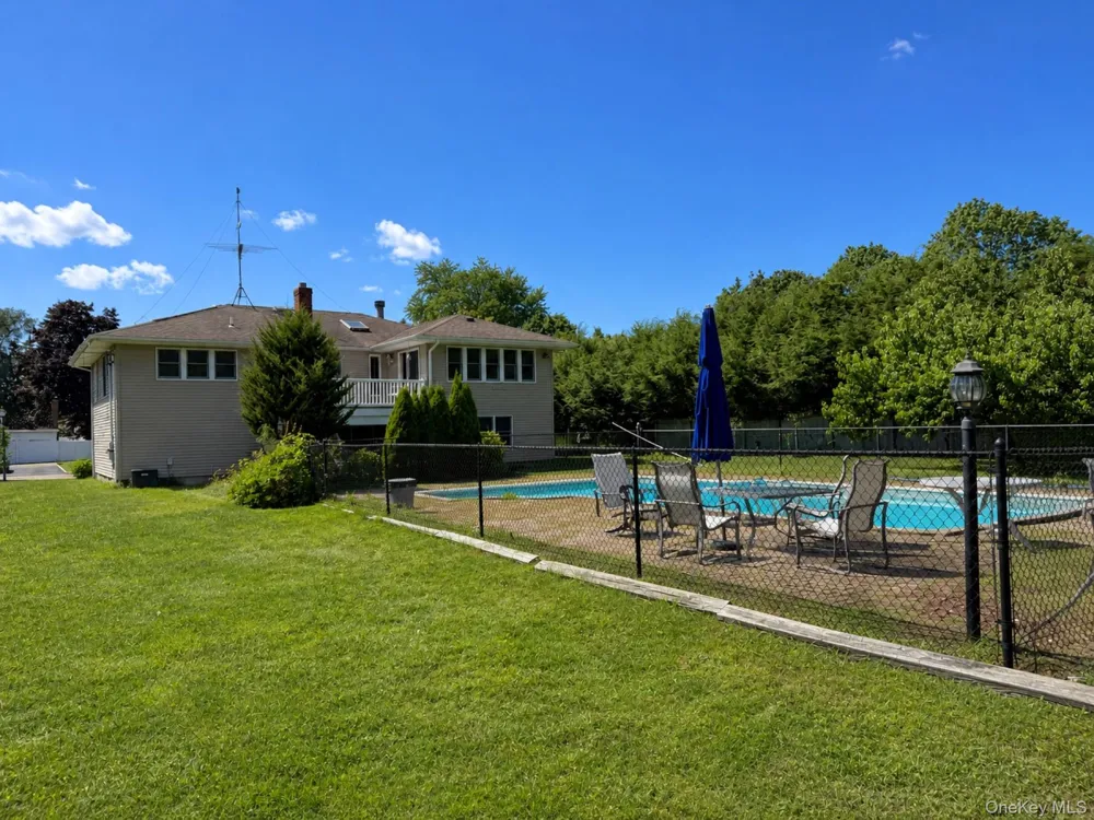 5 Cherrywood Drive East Northport, NY 11731