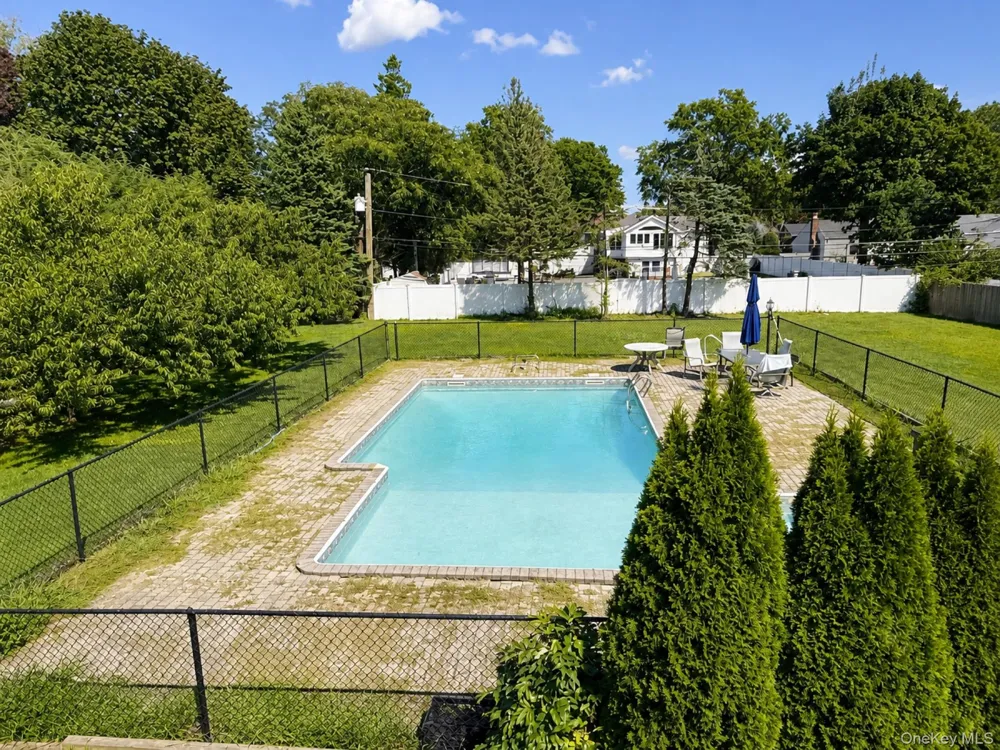 5 Cherrywood Drive East Northport, NY 11731