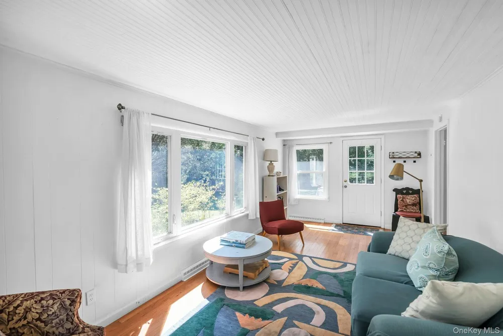 69 Squiretown Road Hampton Bays, NY 11946