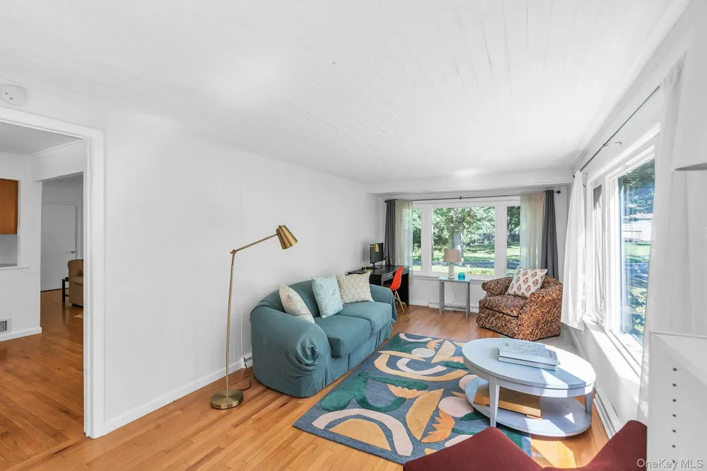 69 Squiretown Road Hampton Bays, NY 11946