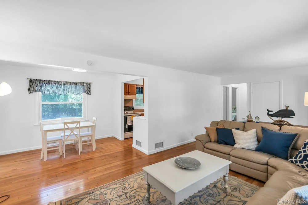 69 Squiretown Road Hampton Bays, NY 11946