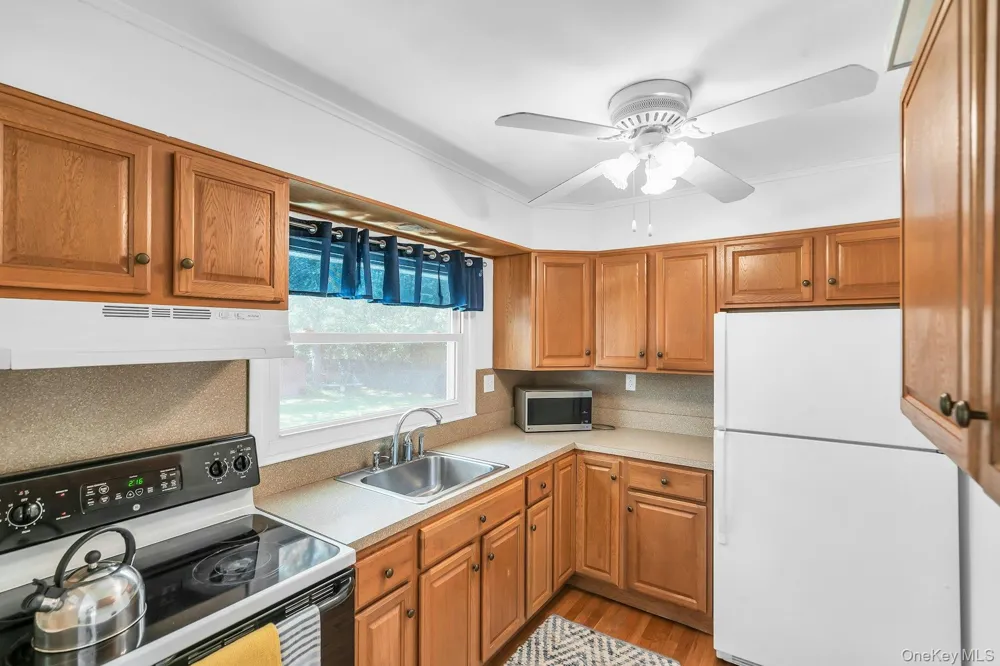 69 Squiretown Road Hampton Bays, NY 11946