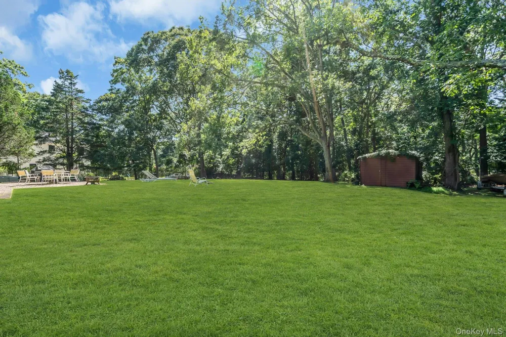 69 Squiretown Road Hampton Bays, NY 11946