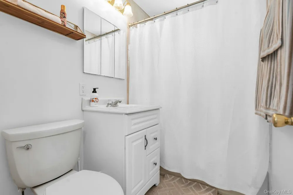 69 Squiretown Road Hampton Bays, NY 11946