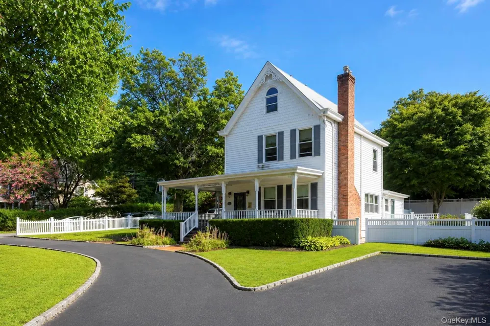 104 Bayville Avenue Bayville, NY 11709