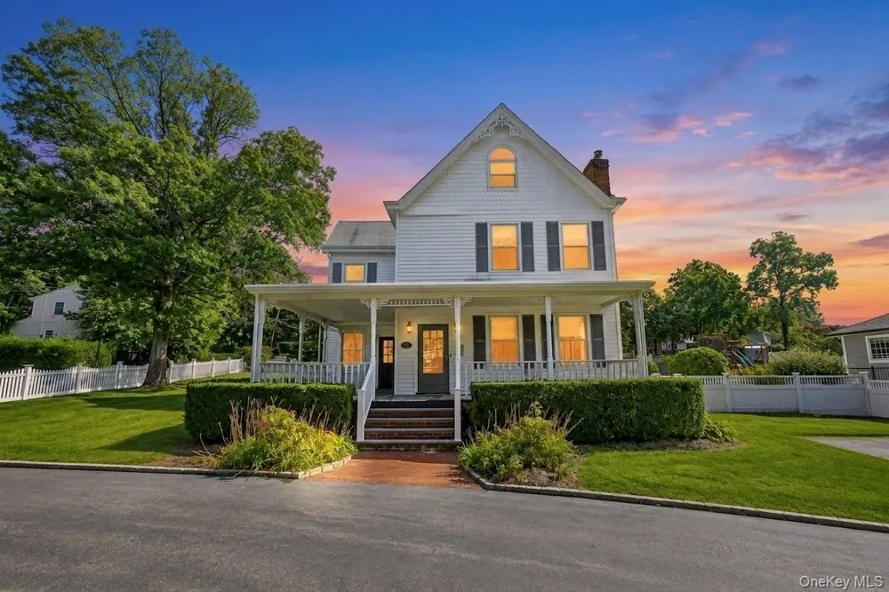 104 Bayville Avenue Bayville, NY 11709