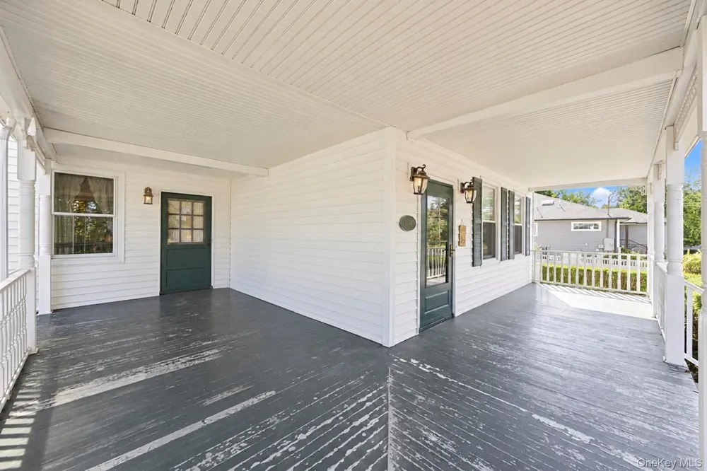 104 Bayville Avenue Bayville, NY 11709