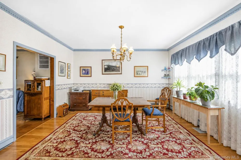 104 Bayville Avenue Bayville, NY 11709