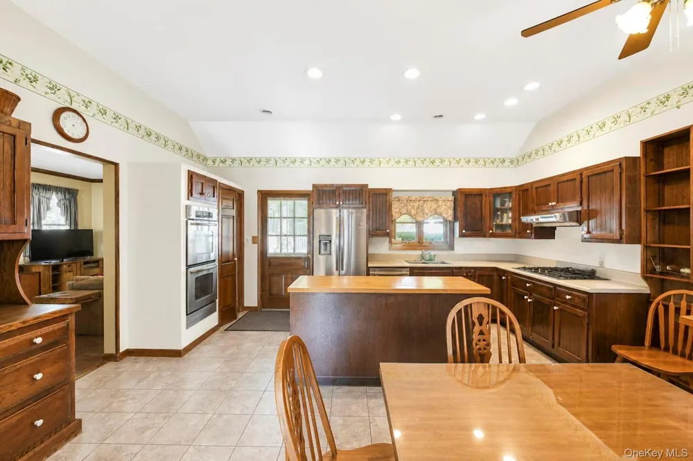104 Bayville Avenue Bayville, NY 11709