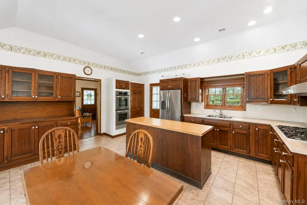 104 Bayville Avenue Bayville, NY 11709