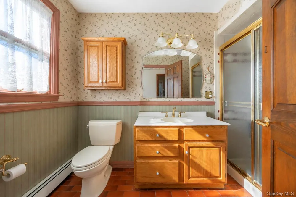 104 Bayville Avenue Bayville, NY 11709