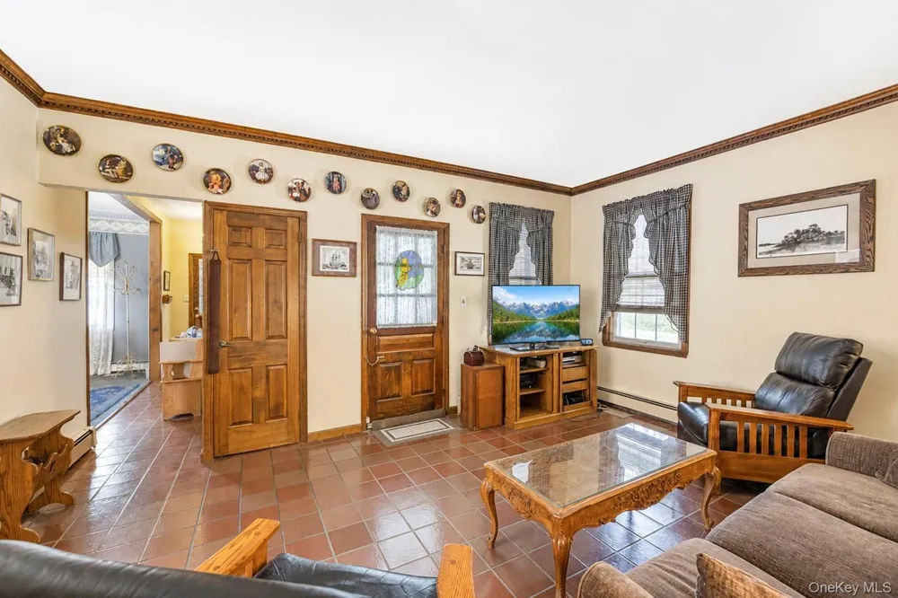 104 Bayville Avenue Bayville, NY 11709