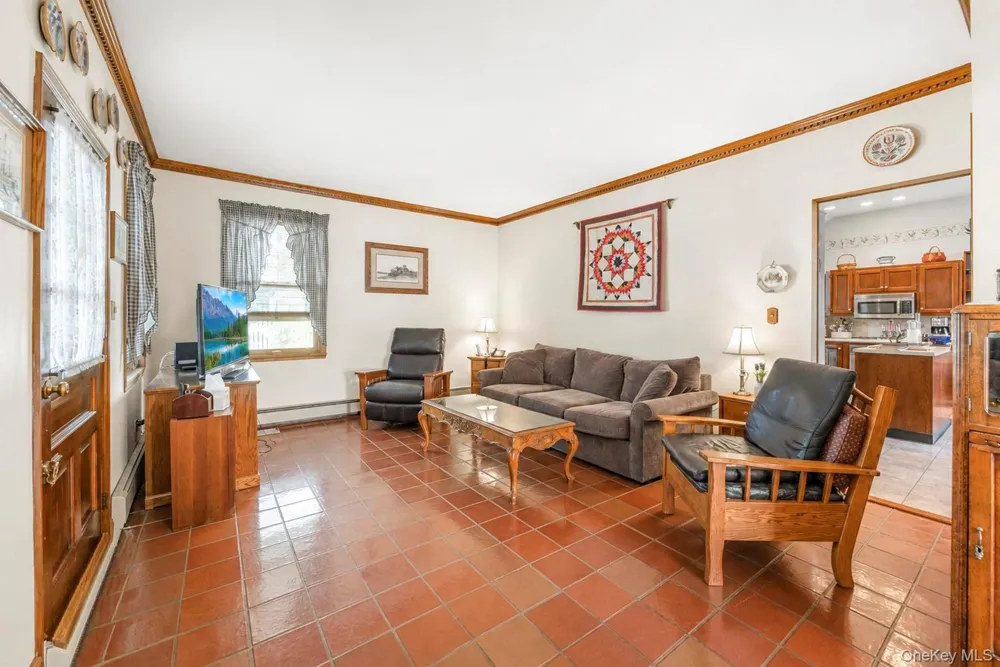 104 Bayville Avenue Bayville, NY 11709
