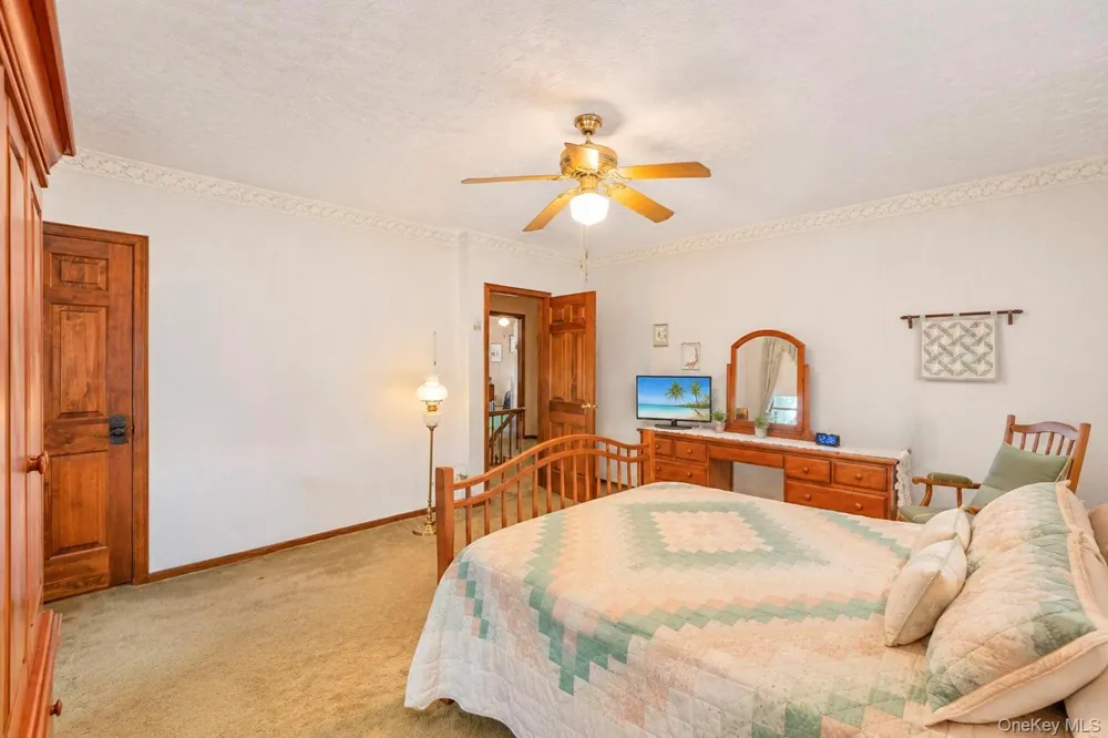 104 Bayville Avenue Bayville, NY 11709