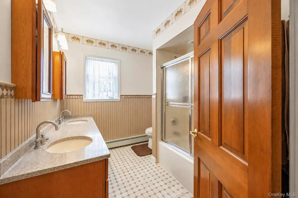 104 Bayville Avenue Bayville, NY 11709