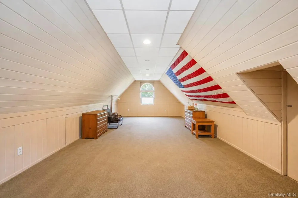 104 Bayville Avenue Bayville, NY 11709