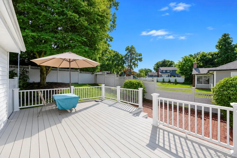 104 Bayville Avenue Bayville, NY 11709