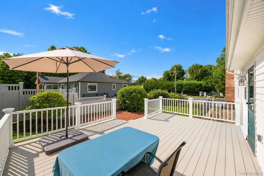 104 Bayville Avenue Bayville, NY 11709