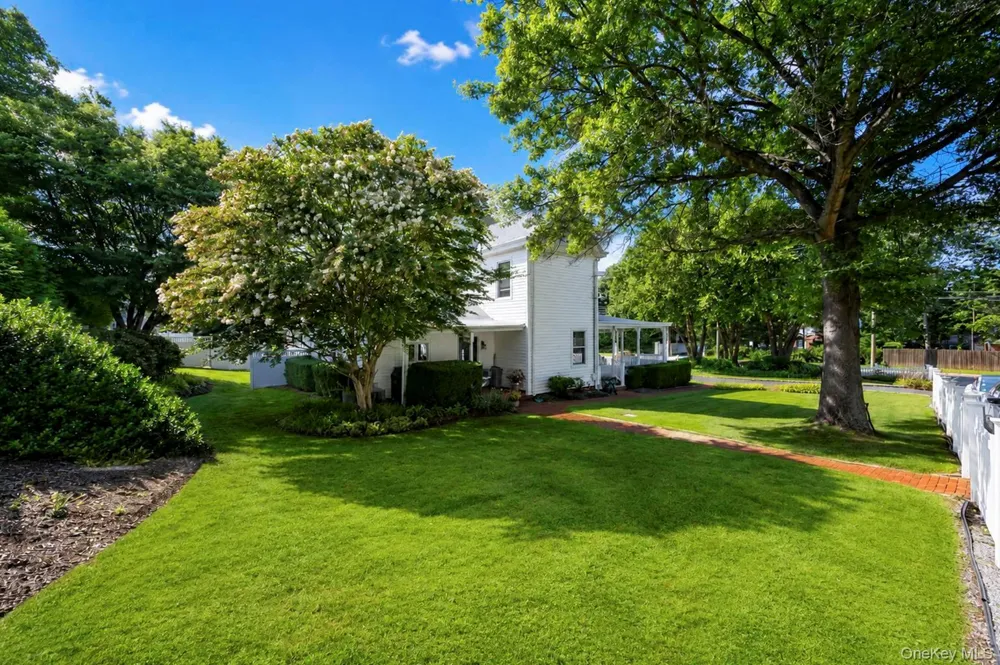 104 Bayville Avenue Bayville, NY 11709