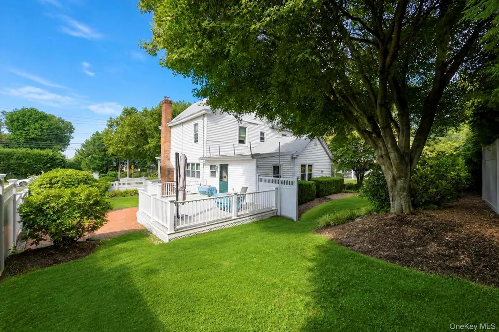 104 Bayville Avenue Bayville, NY 11709