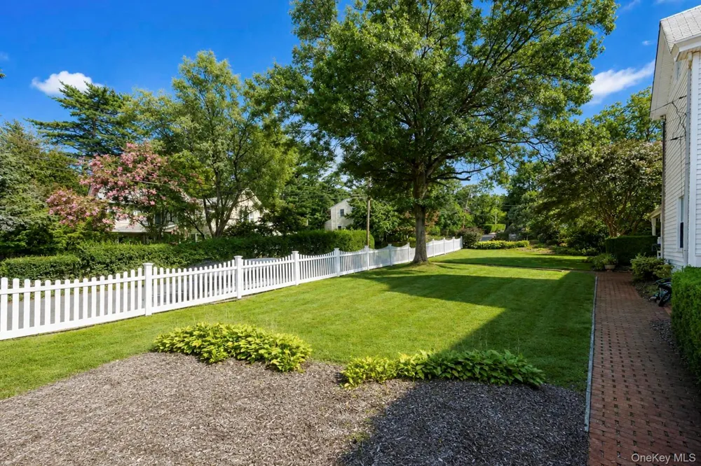 104 Bayville Avenue Bayville, NY 11709