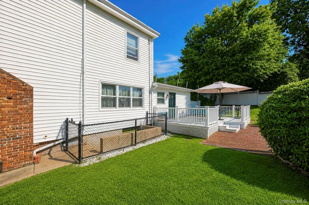 104 Bayville Avenue Bayville, NY 11709
