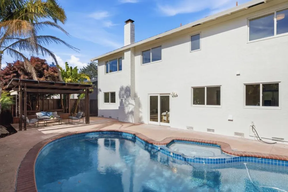 323 Shad Court Foster City, CA 94404