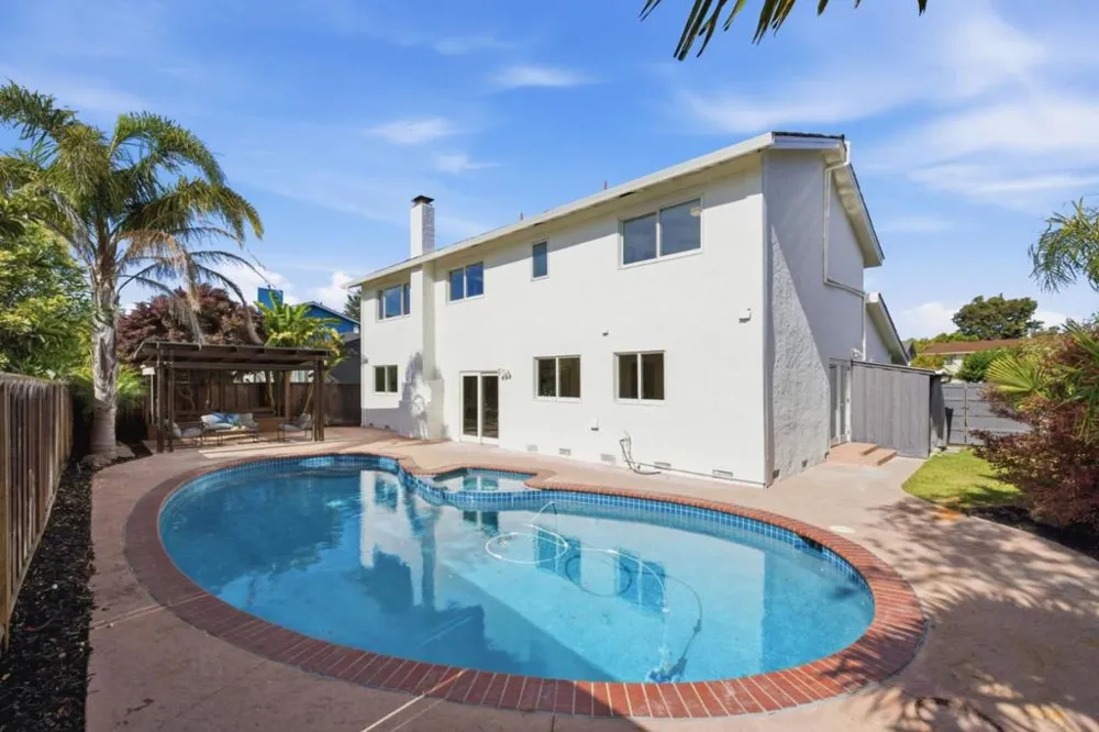 323 Shad Court Foster City, CA 94404