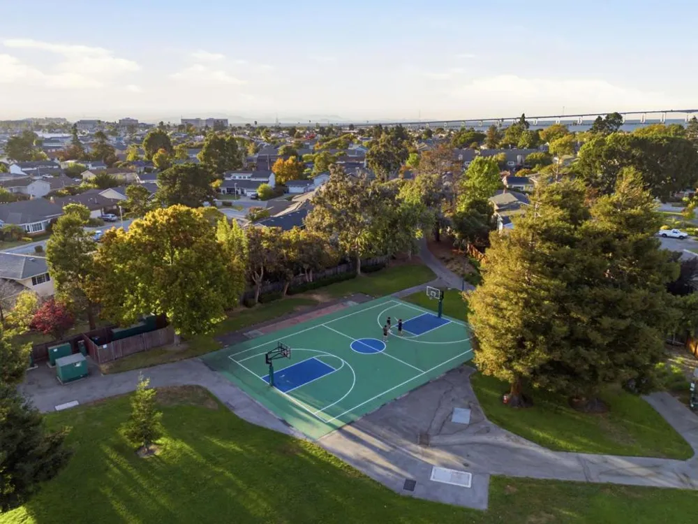 323 Shad Court Foster City, CA 94404