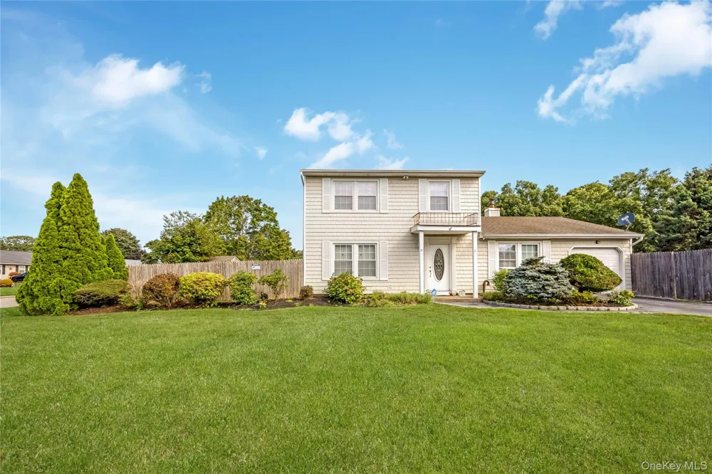 11 Shade Tree Lane East Patchogue, NY 11772