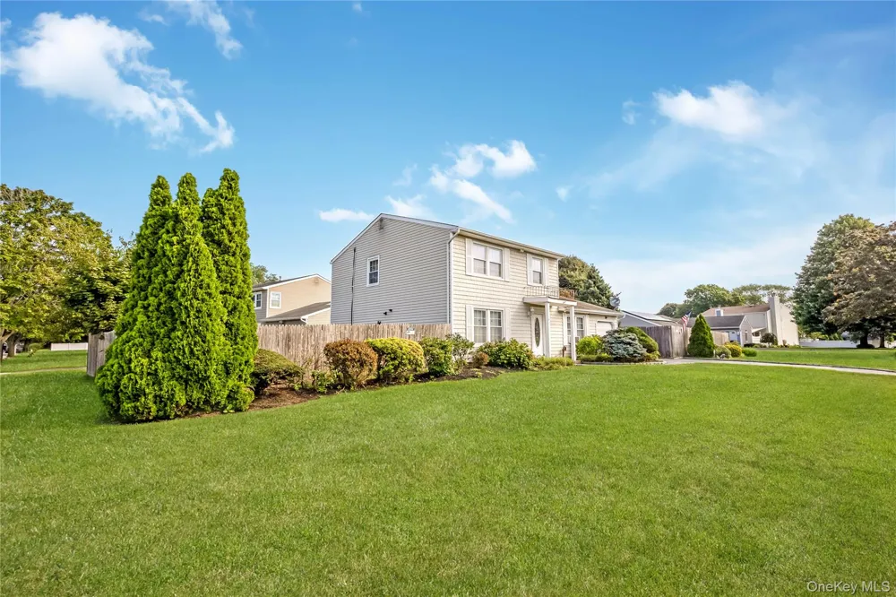 11 Shade Tree Lane East Patchogue, NY 11772