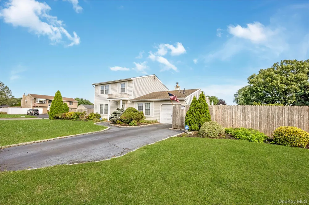 11 Shade Tree Lane East Patchogue, NY 11772